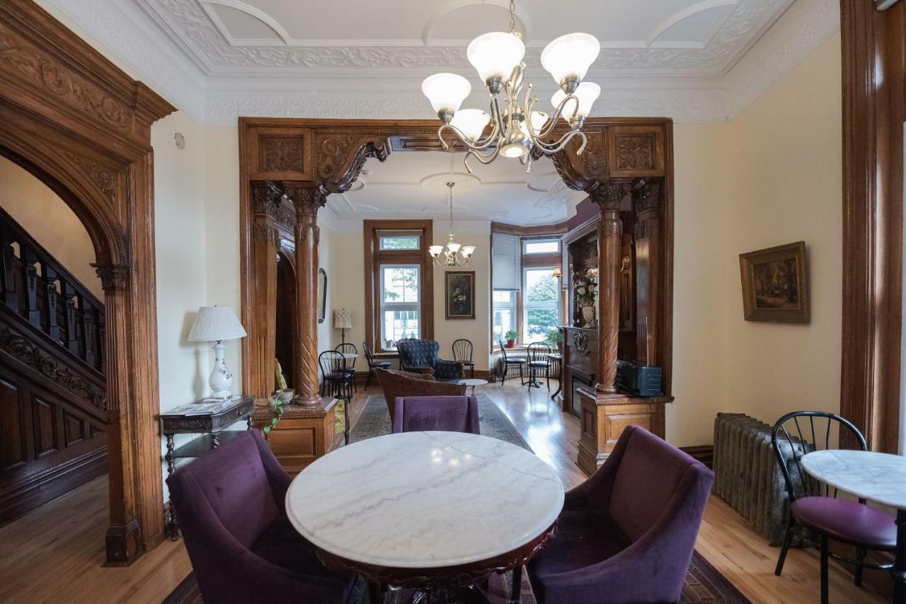 Manoir Sherbrooke Hotel